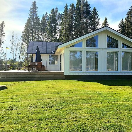 Stuga Med Havsutsikt Robertsfors Exteriör bild