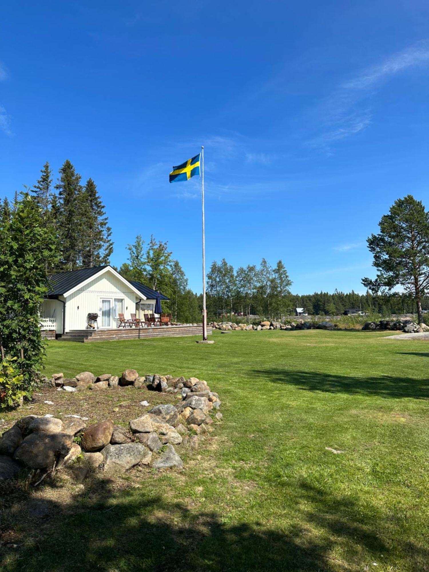 Stuga Med Havsutsikt Robertsfors Exteriör bild