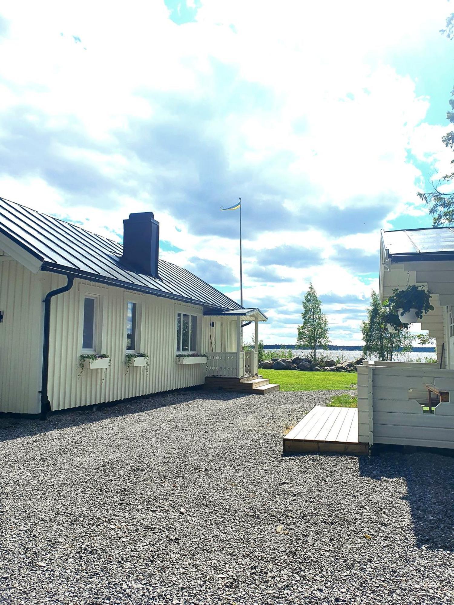 Stuga Med Havsutsikt Robertsfors Exteriör bild