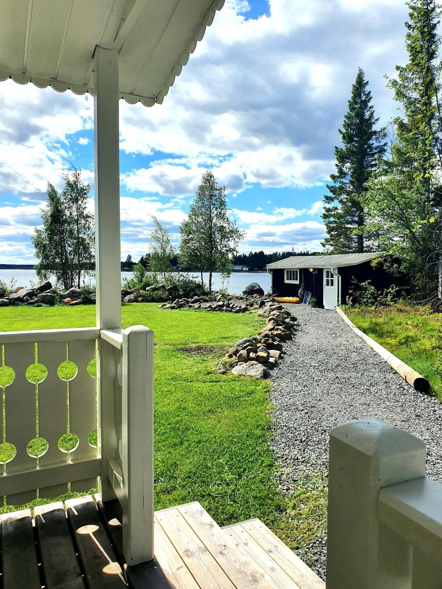 Stuga Med Havsutsikt Robertsfors Exteriör bild